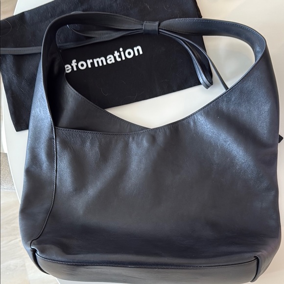 Reformation Medium Victoria Tote bag - Picture 6 of 10